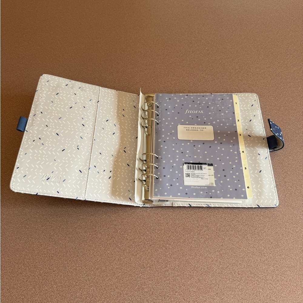 filoFAX Indigo A5 Planner with Polka Dots - Picture 4 of 14